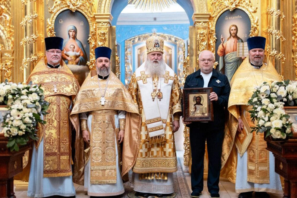 Митрополит Каширский Феогност совершил литургию в храме иконы Божией Матери «Живоносный Источник» в Царицыне