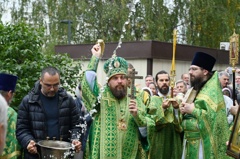 Митрополит Арсений возглавил престольные торжества в храме Антония и Феодосия Киево-Печерских в Бибиреве