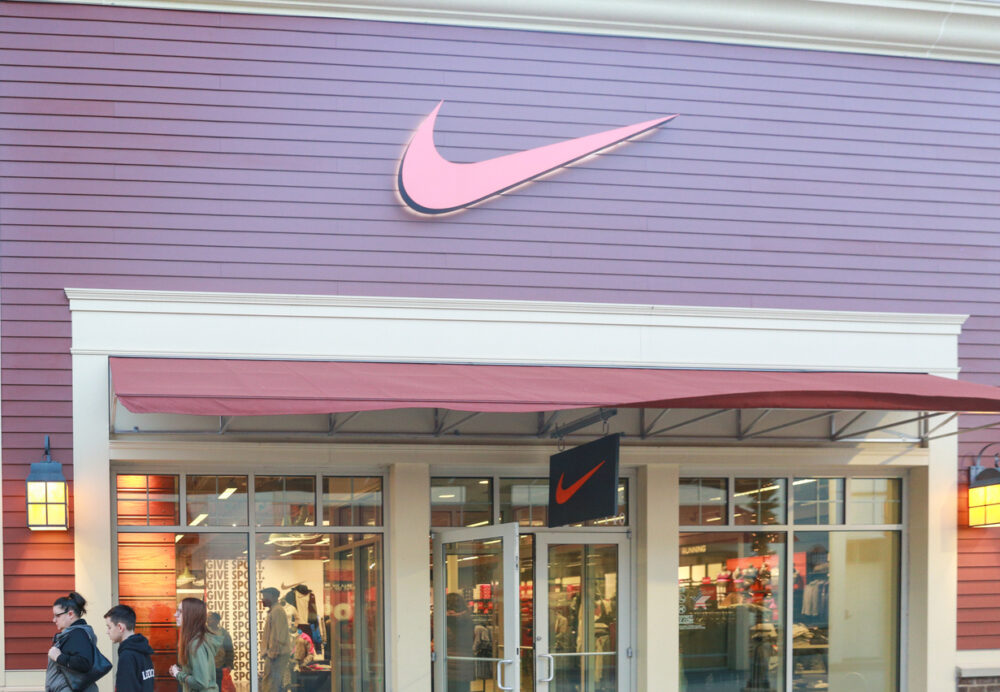 Костит ли поддержка транс-повестки Nike больше, чем просто заголовки?