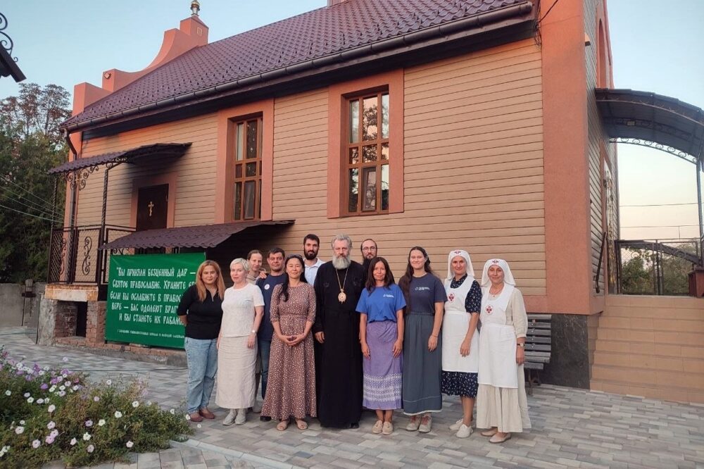 Епископ Скадовский Иосиф встретился с добровольцами Патриаршей гуманитарной миссии