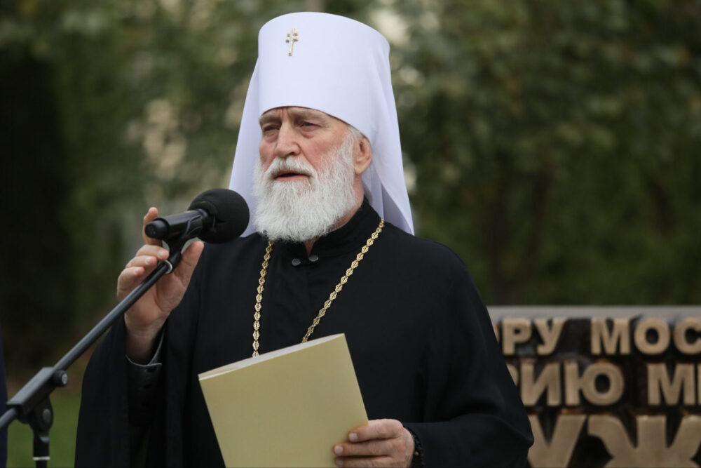 Митрополит Павел открыл памятник Лужкову в Москве
