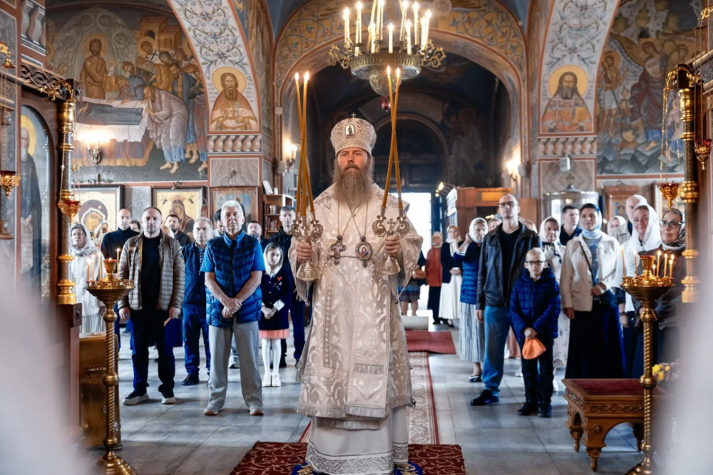 Епископ Павлово-Посадский Силуан возглавил Литургию в храме Архангела Михаила в Летове