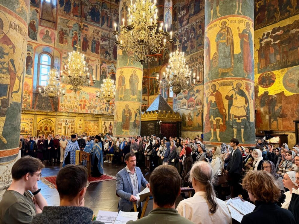 В Успенском соборе Кремля совершен молебен для преподавателей и студентов Института гуманитарного образования и культуры РГУ имени А.Н. Косыгина