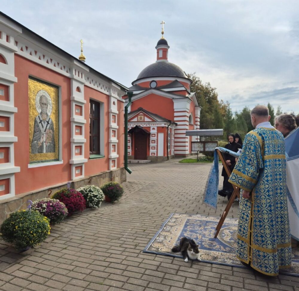 В Аносином Борисоглебском монастыре освятили мозаичную икону святителя Николая Чудотворца