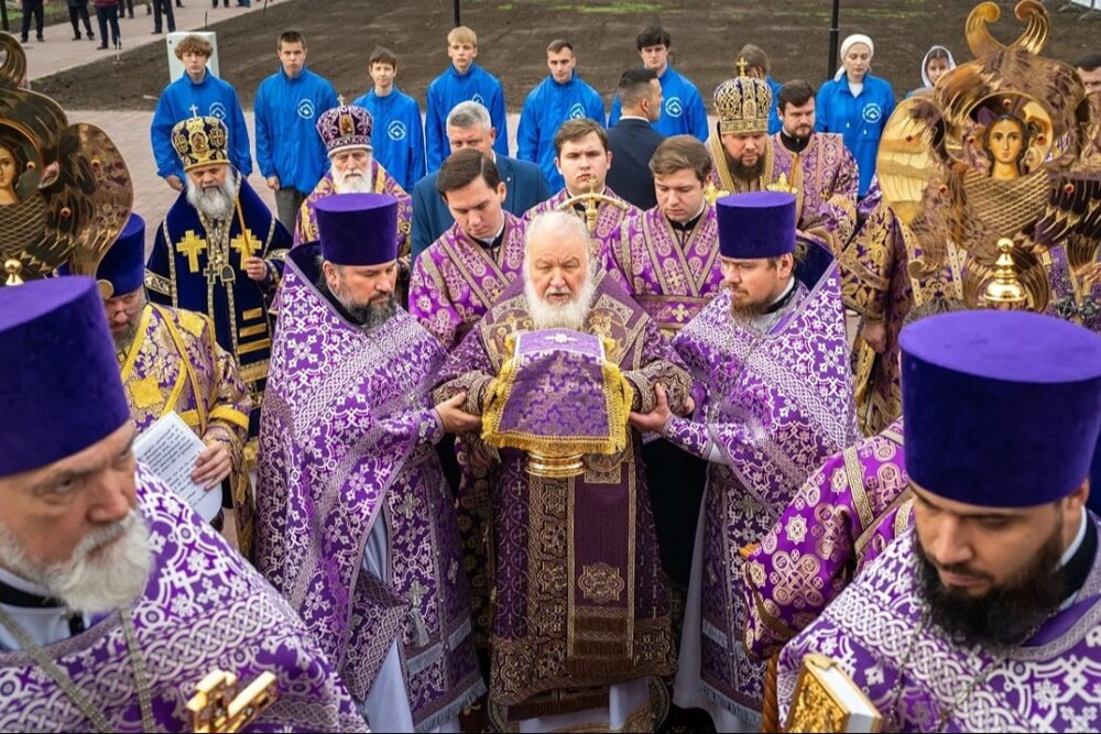Патриарх Кирилл освятил Сретенский храм в Суздале и заложил камень в основание Троицкого собора
