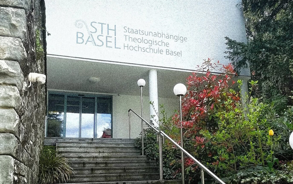 Швейцарский суд подтвердил лишение аккредитации теологической школы STH Basel