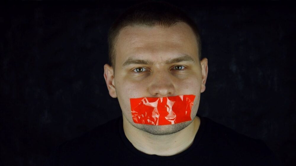 Америка когда-то сажала людей за богохульство. Почему мы об этом не знаем?