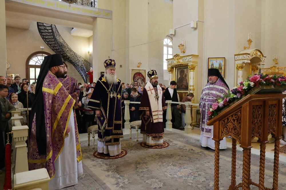 Митрополит Феогност возглавил престольный праздник Крестовоздвиженского Иерусалимского монастыря