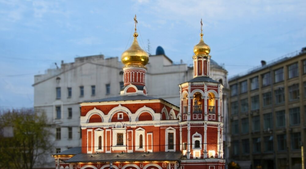 Гид рассказал о легенде основания храма на Кулишках князем Донским