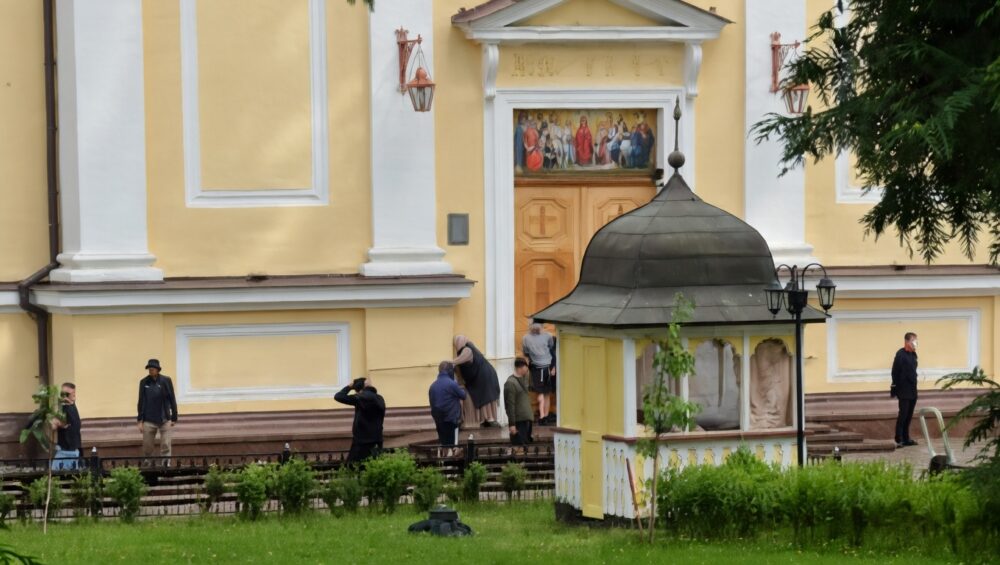 В Черновцах не состоялся захват Свято-Духовского собора УПЦ