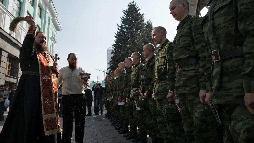 Военный священник назвал мат «бесовским языком» и призвал бойцов молиться перед боем