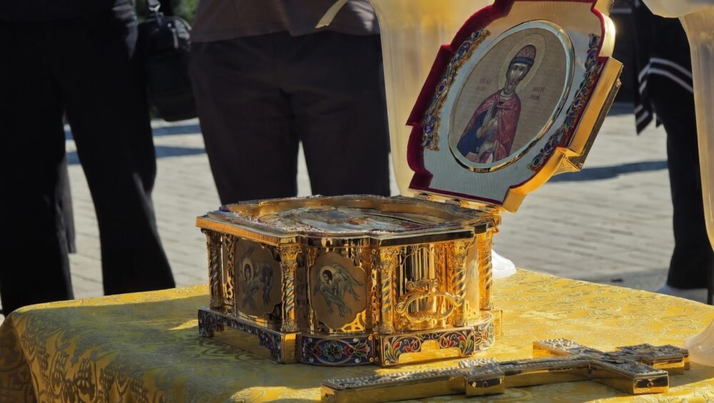 Ковчег с мощами Дмитрия Донского доставили в подразделения группировки «Центр»