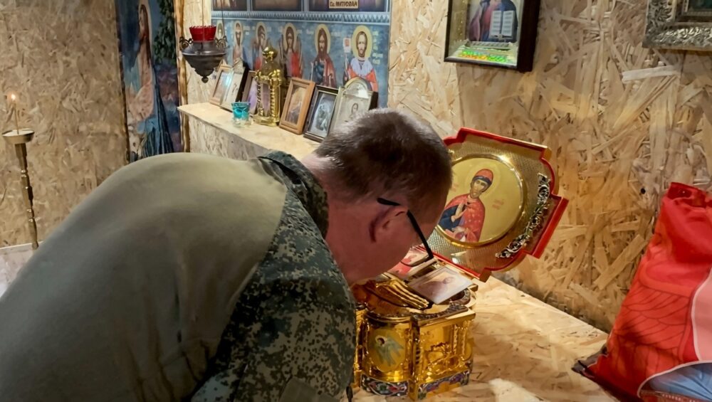 Бойцы группировки «Восток» получили ковчег с мощами Дмитрия Донского