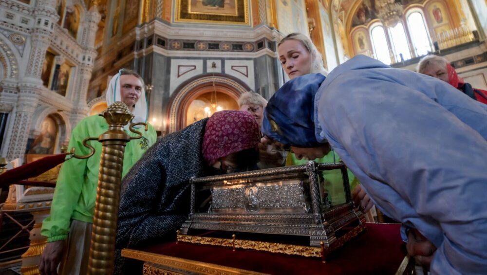 Более миллиона верующих поклонились мощам Спиридона Тримифунтского в России