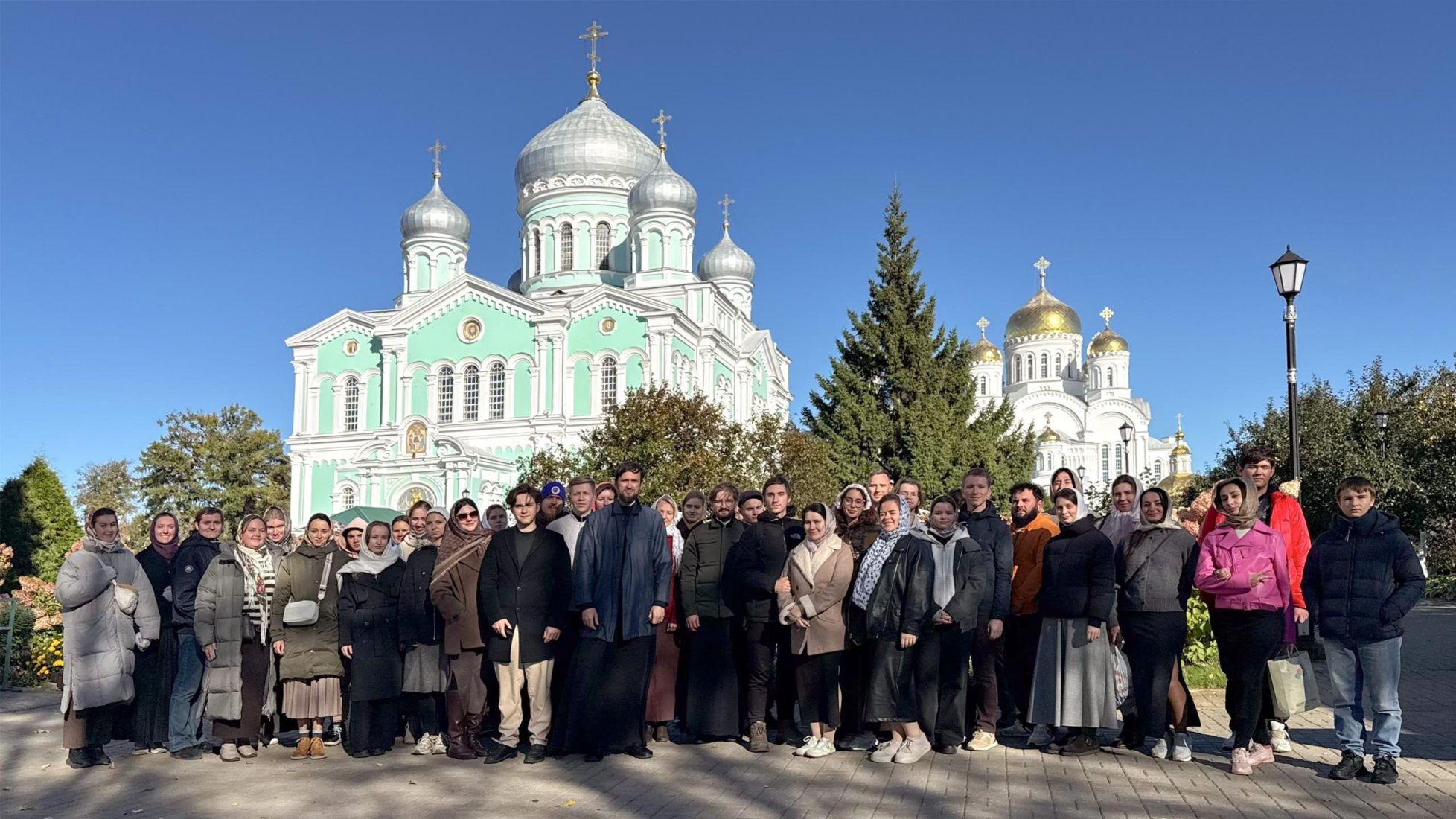 Молодежь Северного викариатства совершила паломничество в Дивеево