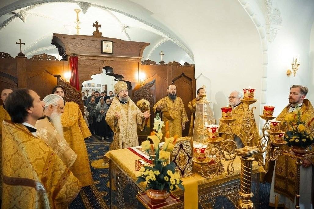 Митрополит Воскресенский Григорий совершил Литургию в домовом храме РПУ святого Иоанна Богослова