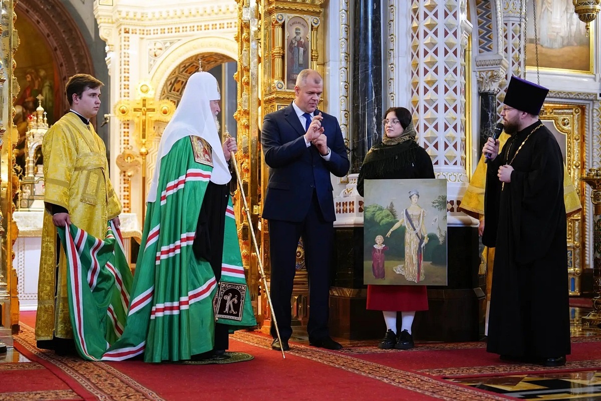 Патриарх Кирилл совершил литургию в Храме Христа Спасителя с переводом на жестовый язык