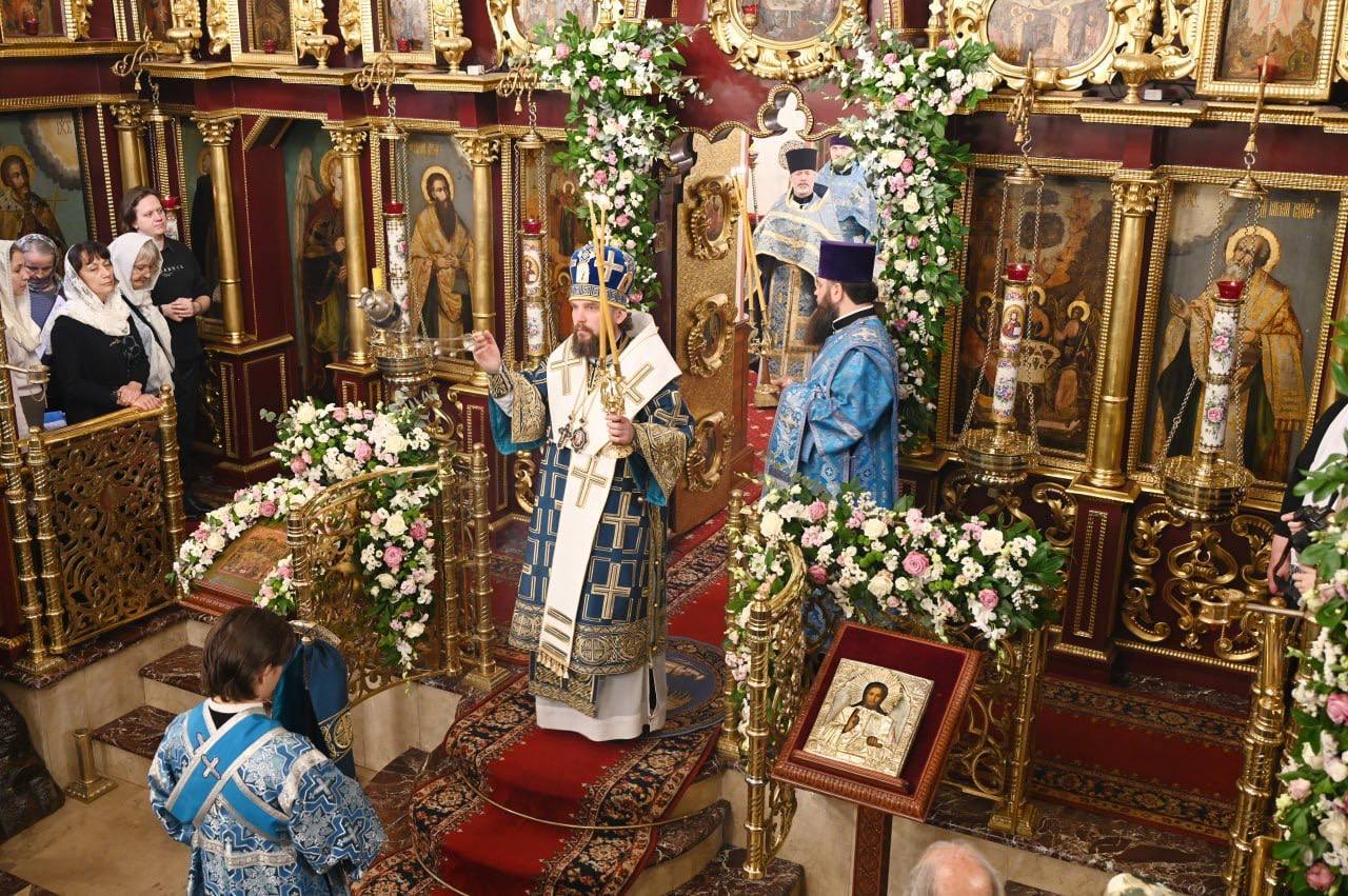 Митрополит Арсений возглавил престольные торжества в храме Покрова Пресвятой Богородицы в Медведкове