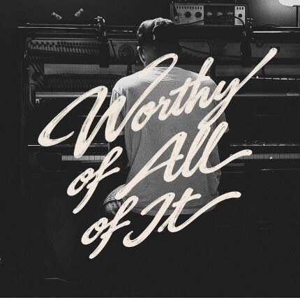 Джордан Колл из Bethel Music выпускает проникновенный сингл поклонения «Worthy of All of It»