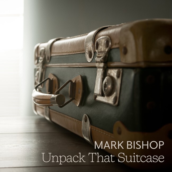 Новый сингл Марка Бишопа «Unpack That Suitcase» напоминает, что Иисус может облегчить наше бремя