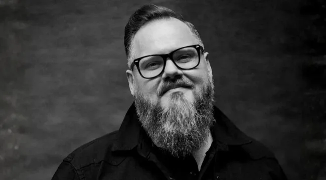 WieRok Records подписал контракт с певцом, автором песен и лидером поклонения Дэниелом Доссом
