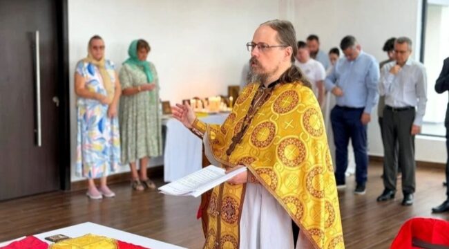 Иерей Георгий Максимов совершил первую литургию РПЦ в Гане