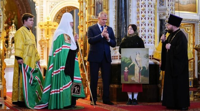 Патриарх Кирилл совершил литургию в Храме Христа Спасителя с переводом на жестовый язык