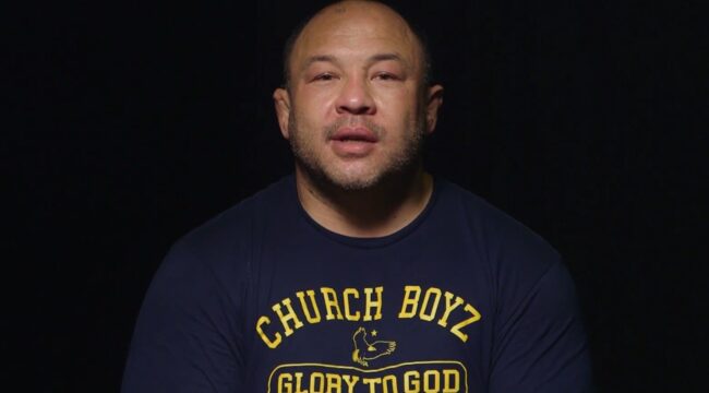 Церковь Calvary Chapel в Коста-Месе согласилась выплатить 12 миллионов долларов матери-одиночке по делу об изнасиловании бывшим пастором