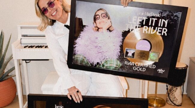 Джейми Макдональд получает первые золотые сертификаты RIAA за хиты «Left It in the River» и «Desperate»