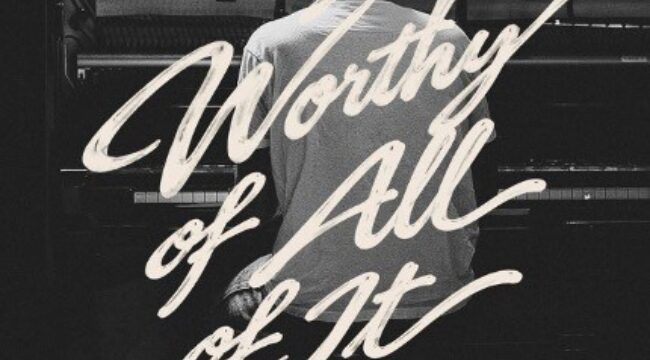 Джордан Колл из Bethel Music выпускает проникновенный сингл поклонения «Worthy of All of It»