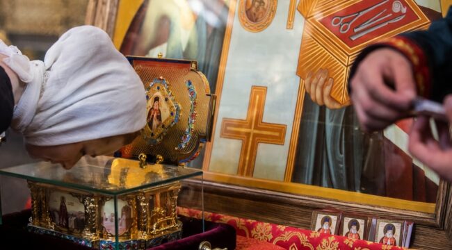 В Симферополе начался крестный ход с мощами Луки Крымского