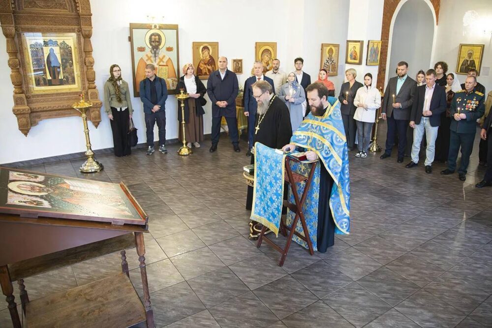 В Москве освятили икону для мемориала жертвам трагедии в Старобельском колледже