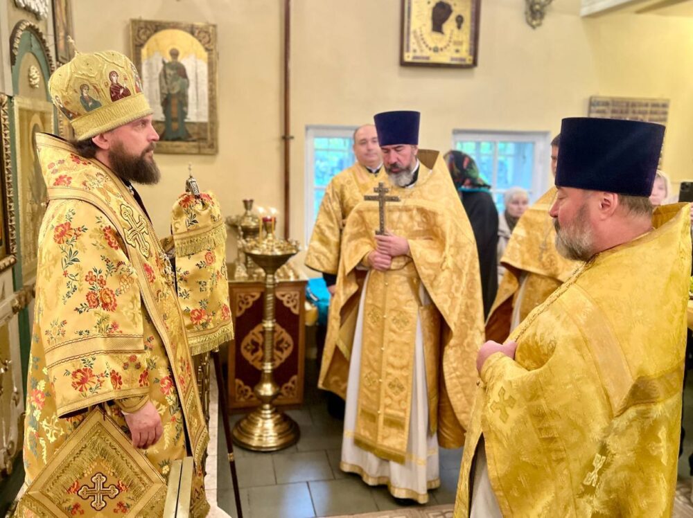 Митрополит Звенигородский Арсений совершил Литургию в храме священномученика Симеона, епископа Персидского, на Пятницком кладбище
