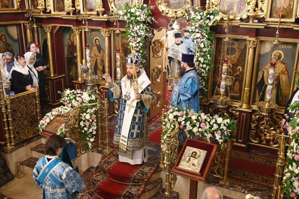 Митрополит Арсений возглавил престольные торжества в храме Покрова Пресвятой Богородицы в Медведкове