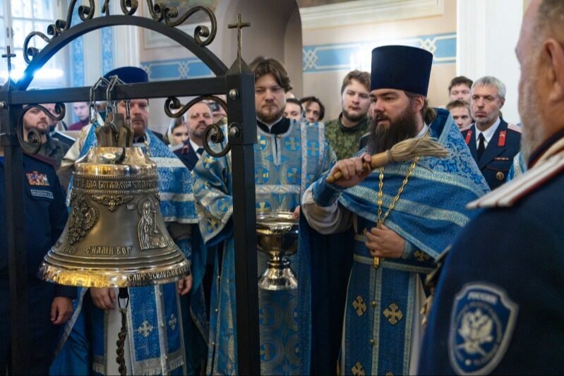 В праздник Покрова Пресвятой Богородицы в Заяицком освятили колокол для казачьего батальона «Покров»