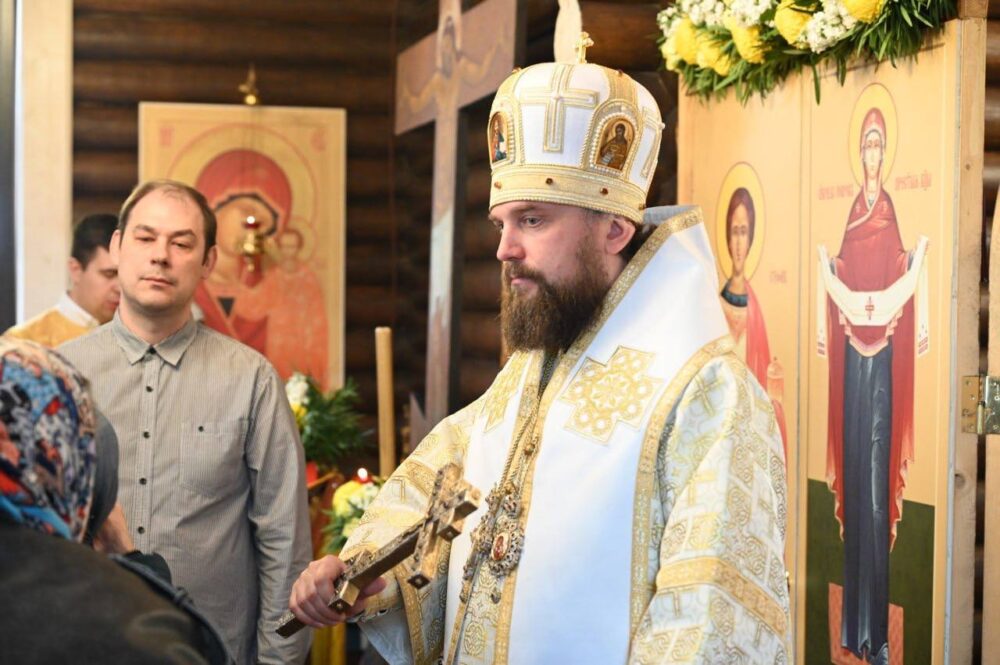 Митрополит Арсений совершил Литургию в храме святителя Макария Московского в Бутырском