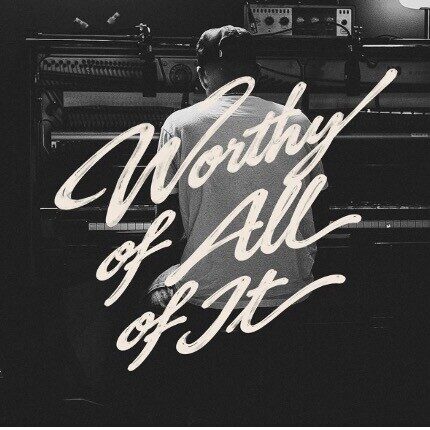 Джордан Колл из Bethel Music выпускает проникновенный сингл поклонения «Worthy of All of It»