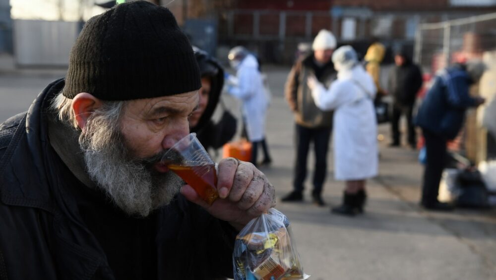 В РПЦ объяснили, как действовать при встрече с бездомным на улице