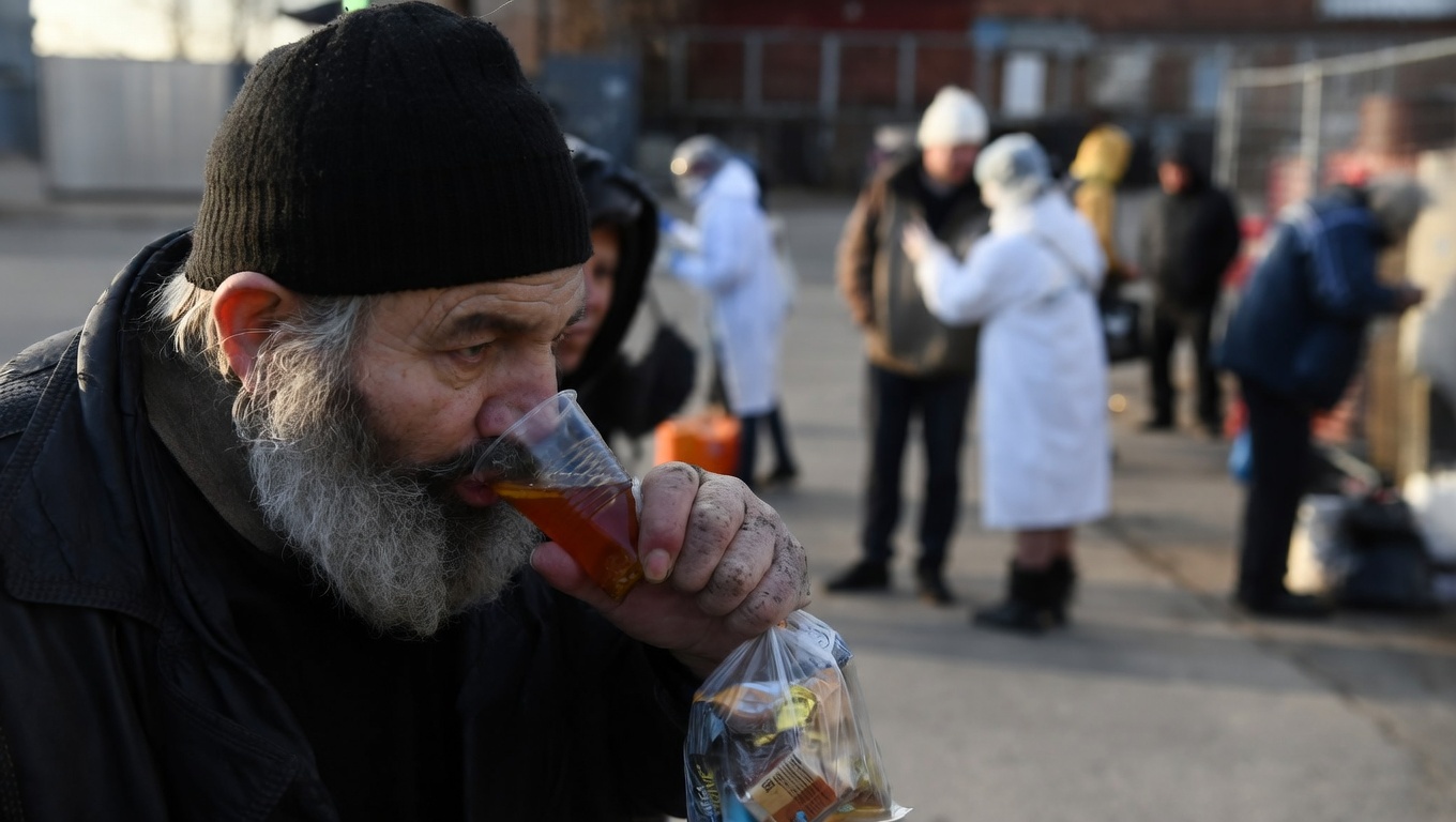 В РПЦ объяснили, как действовать при встрече с бездомным на улице