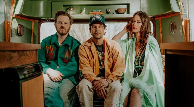 Группа The Lone Bellow потеряла целый альбом. Их фанаты помогли восстановить его.