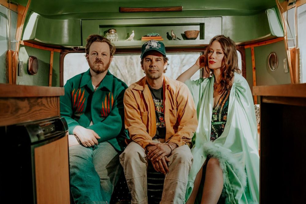 Группа The Lone Bellow потеряла целый альбом. Их фанаты помогли восстановить его.